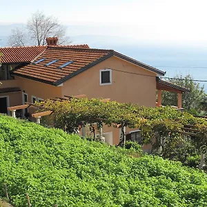  Apartment Pergola