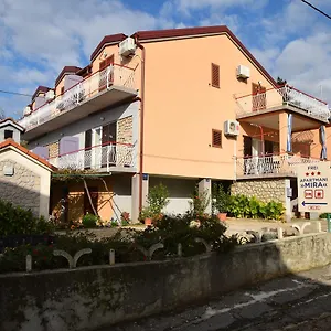 Mira Penzion Starigrad Paklenica